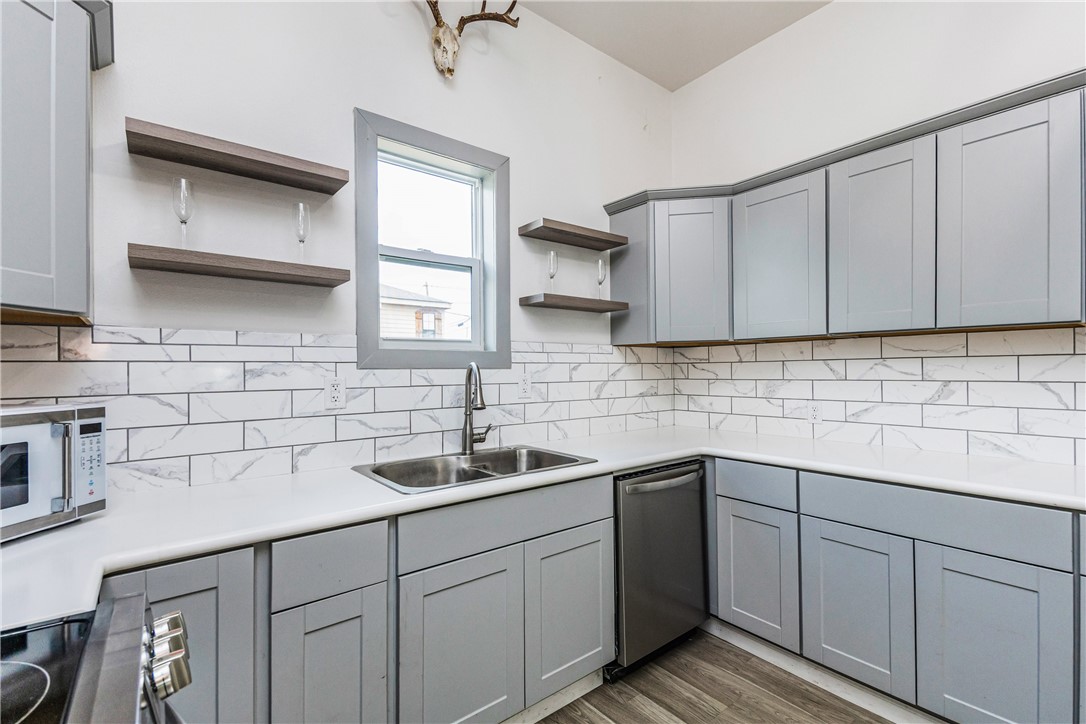 113 E 6th St Property Photo 17