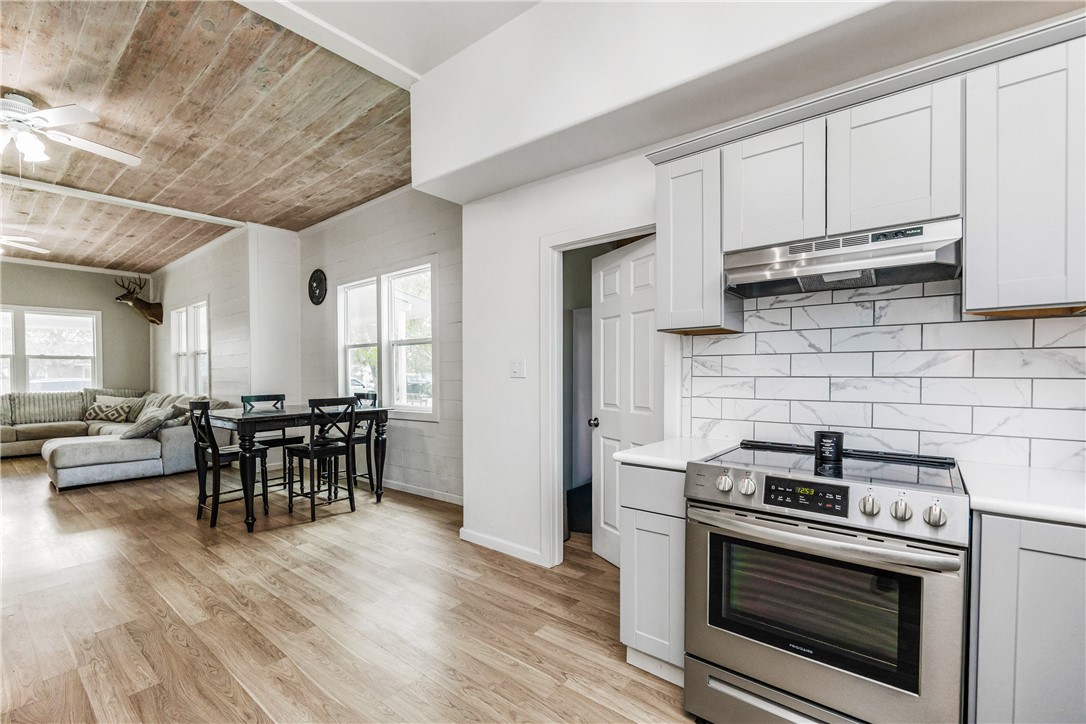 113 E 6th St Property Photo 18