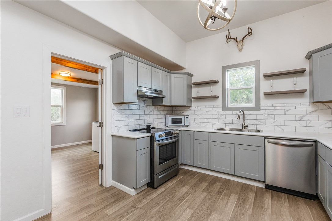 113 E 6th St Property Photo 19