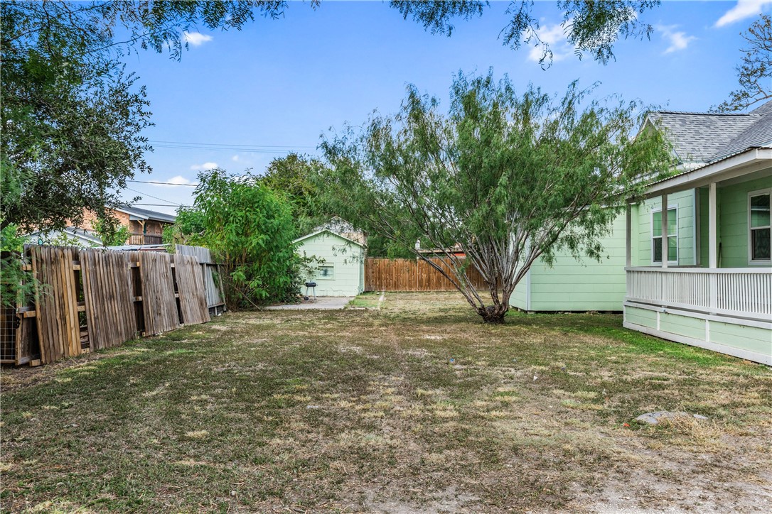 113 E 6th St Property Photo 20