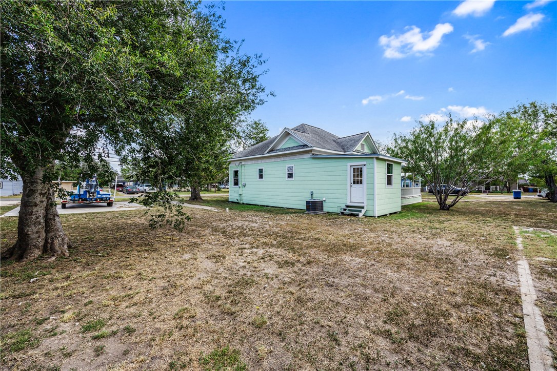 113 E 6th St Property Photo 22