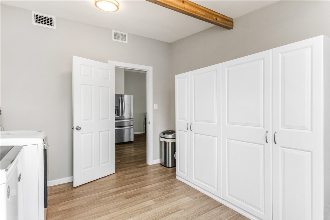 113 E 6th St Property Photo 24