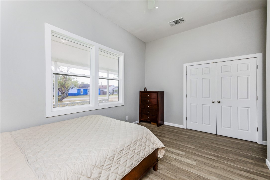 113 E 6th St Property Photo 26