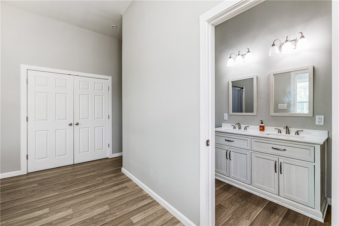 113 E 6th St Property Photo 27