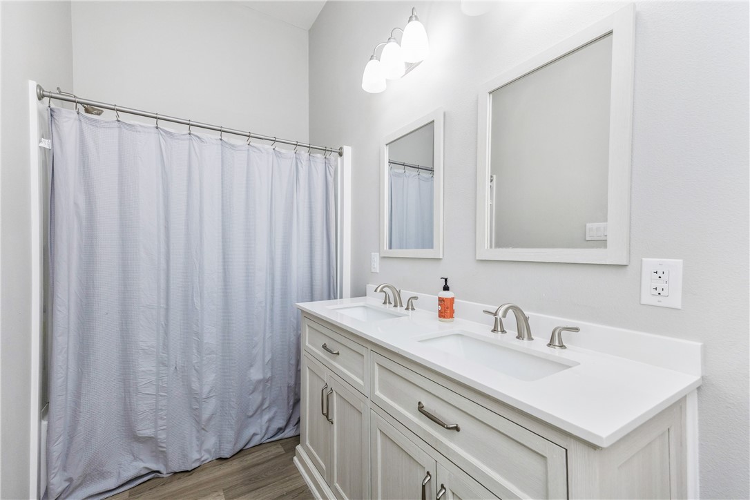 113 E 6th St Property Photo 28