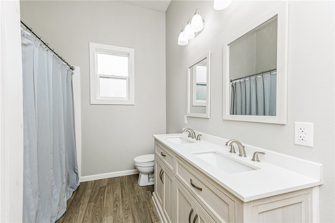 113 E 6th St Property Photo 32