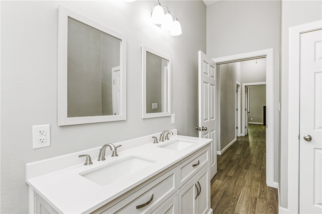 113 E 6th St Property Photo 33