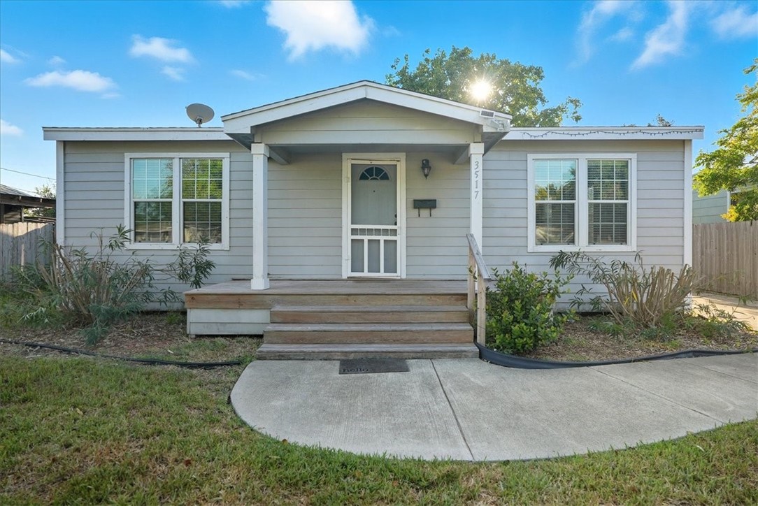 3517 Lawnview St E Property Photo 1