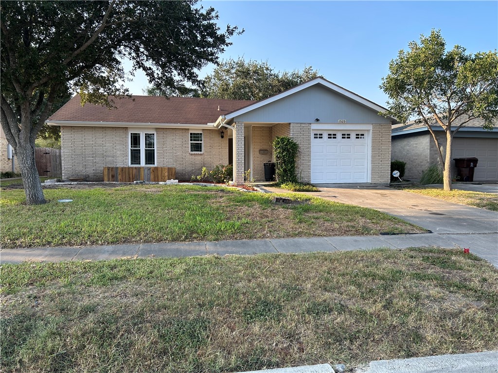 1525 E Warren Ave Property Photo 1