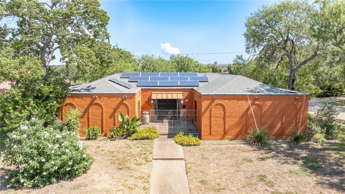 402 Sharon Dr Property Photo 1