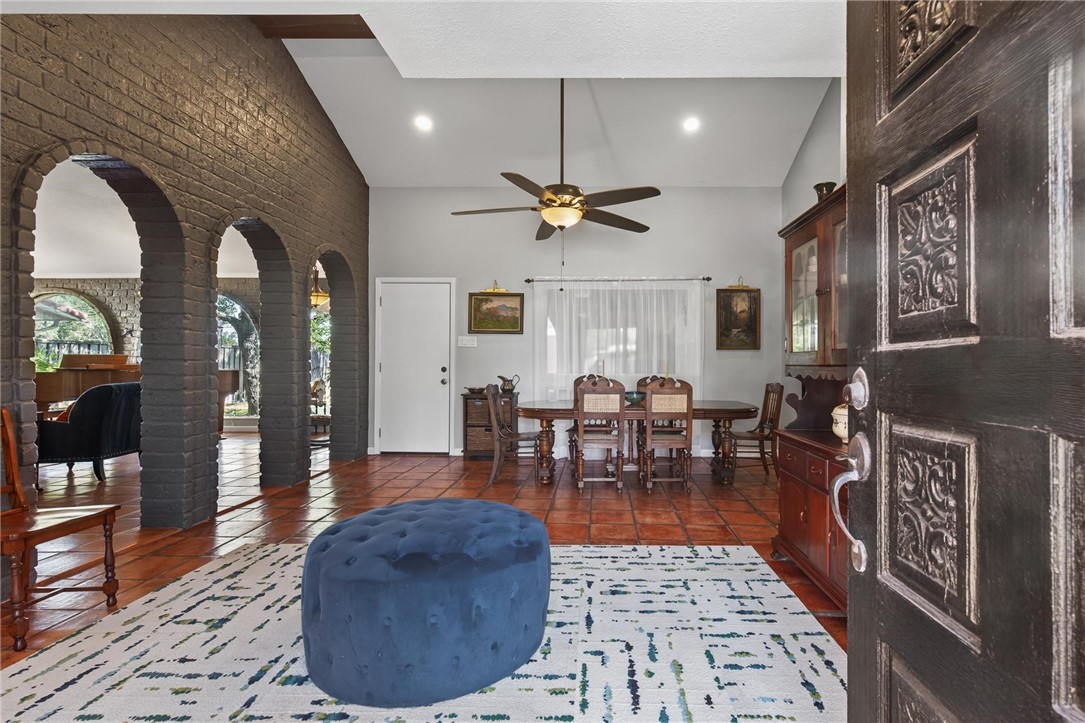 402 Sharon Dr Property Photo 4