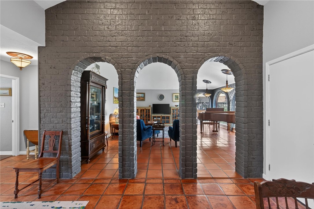 402 Sharon Dr Property Photo 5