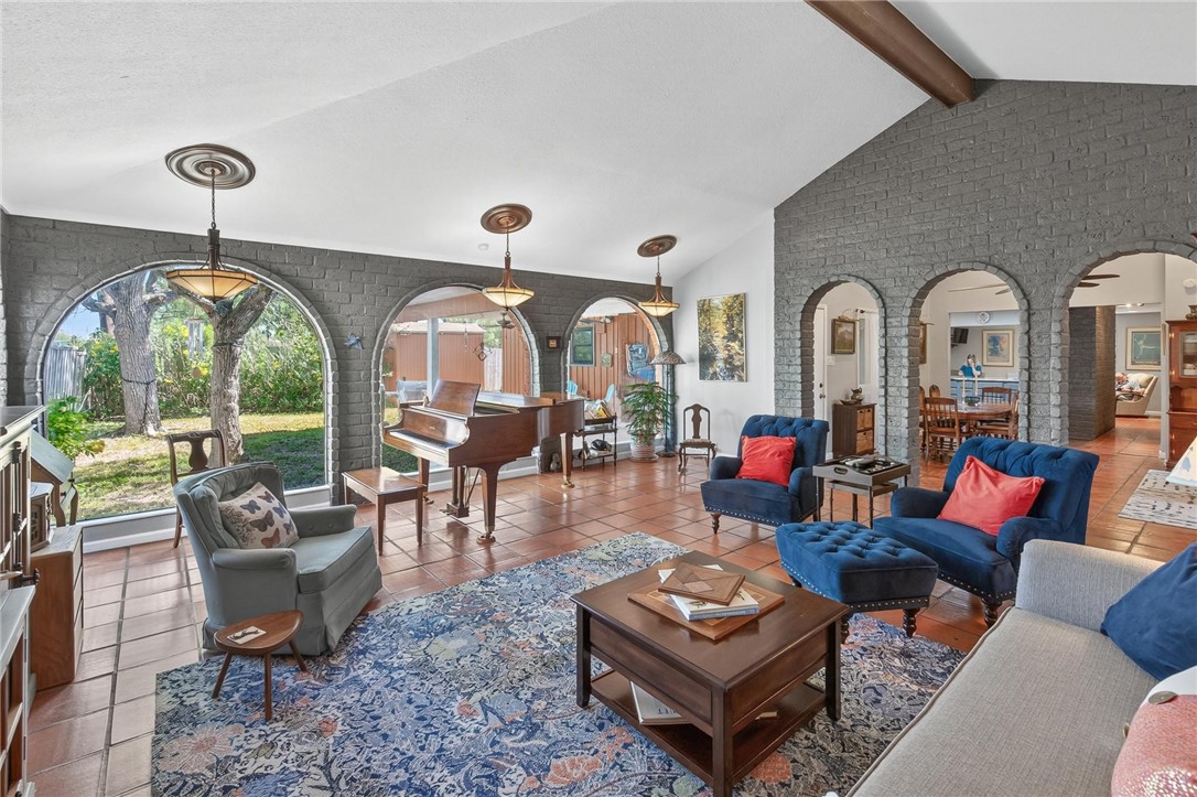 402 Sharon Dr Property Photo 8