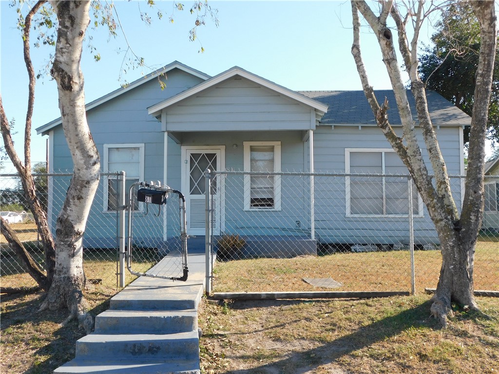 811 E B Ave Property Photo 1