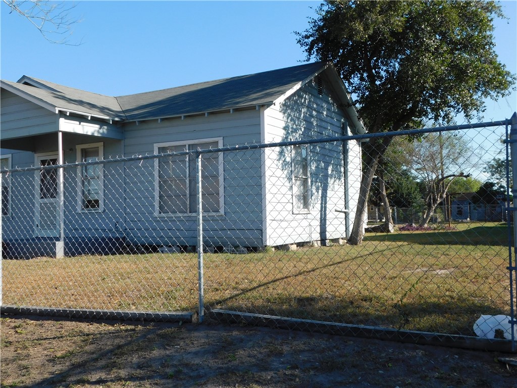 811 E B Ave Property Photo 3