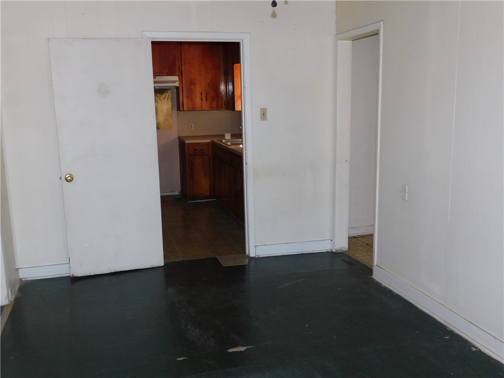 811 E B Ave Property Photo 4