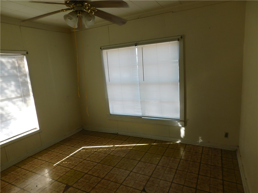 811 E B Ave Property Photo 7