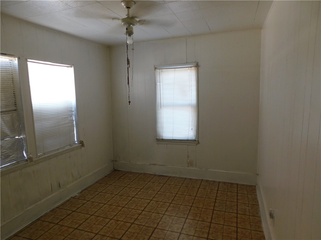 811 E B Ave Property Photo 9