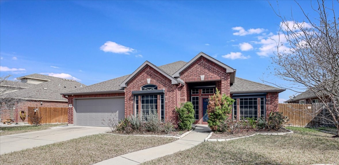 409 Long Point Dr Property Photo 1