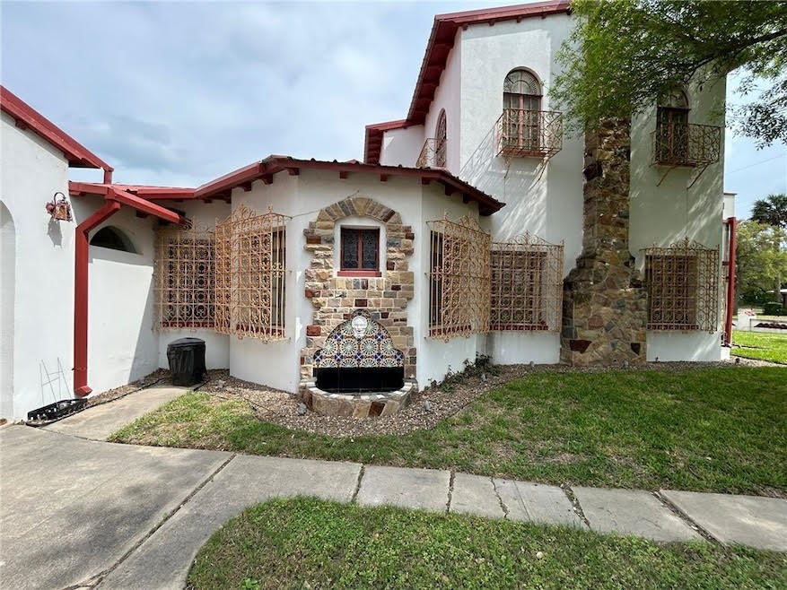 400 W Saint Charles Ave Property Photo 2