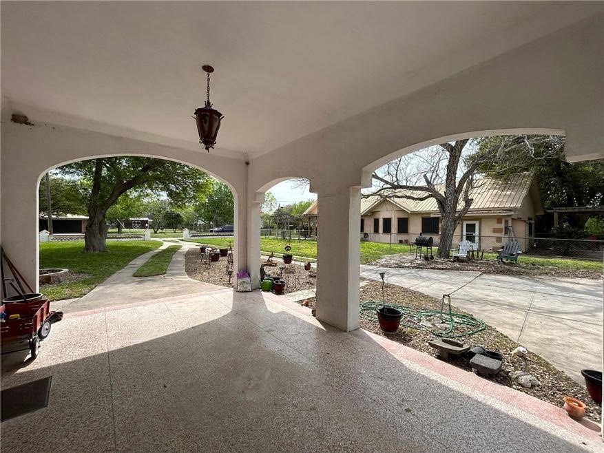 400 W Saint Charles Ave Property Photo 4