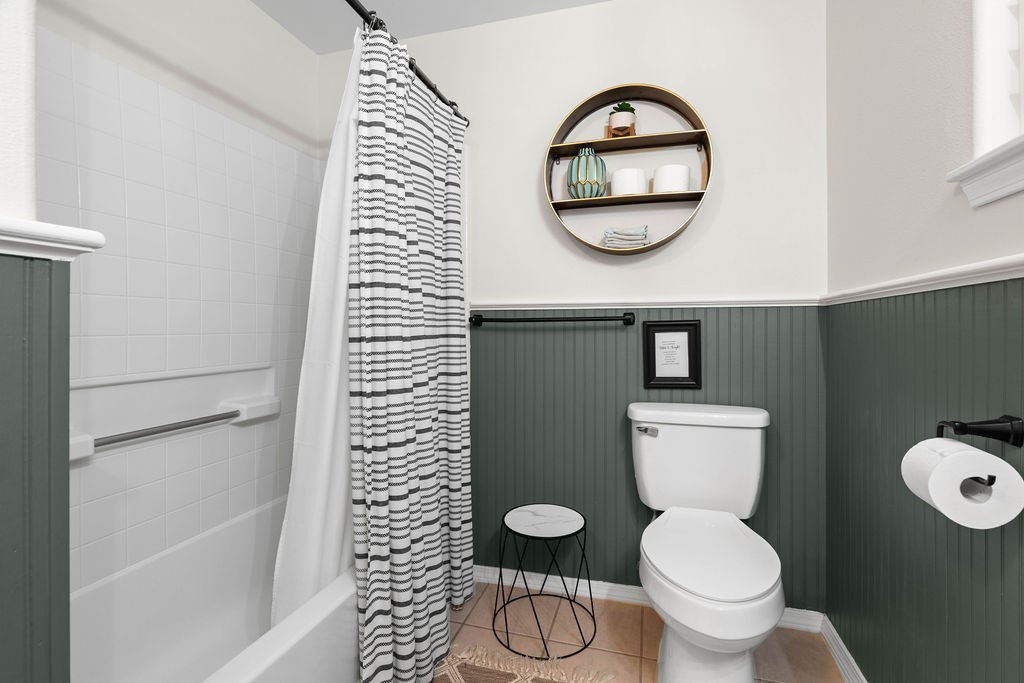 1027 N Austin St Property Photo 14