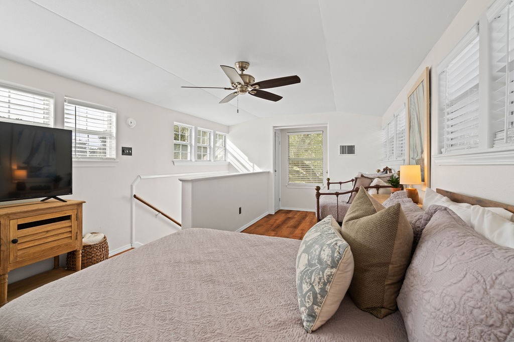 1027 N Austin St Property Photo 23