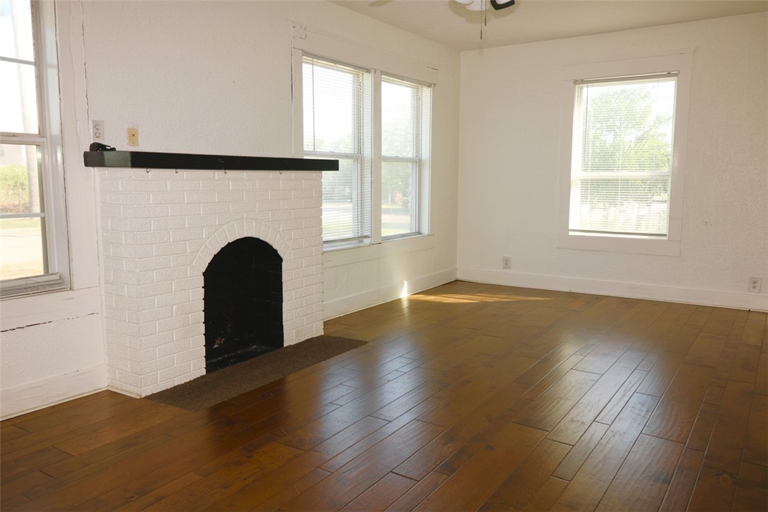 1319 5th St 1 & 2 Property Photo 2