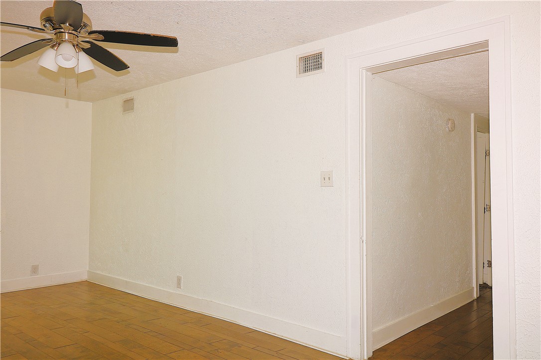 1319 5th St 1 & 2 Property Photo 3