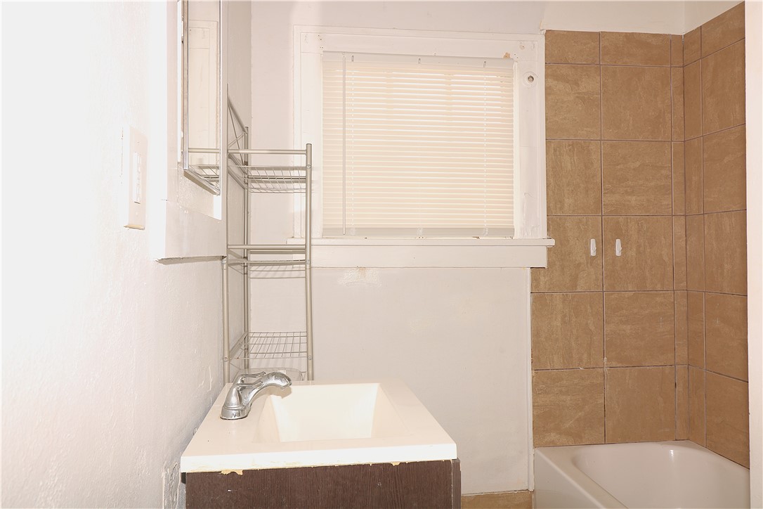 1319 5th St 1 & 2 Property Photo 5