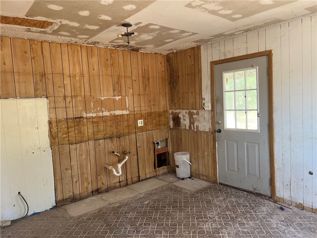 295 Mystic Dr Property Photo 8