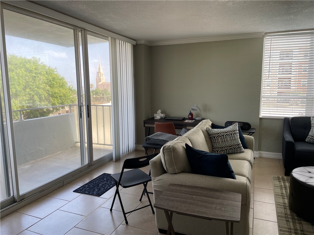 715 S Upper Broadway St 202 Property Photo 5