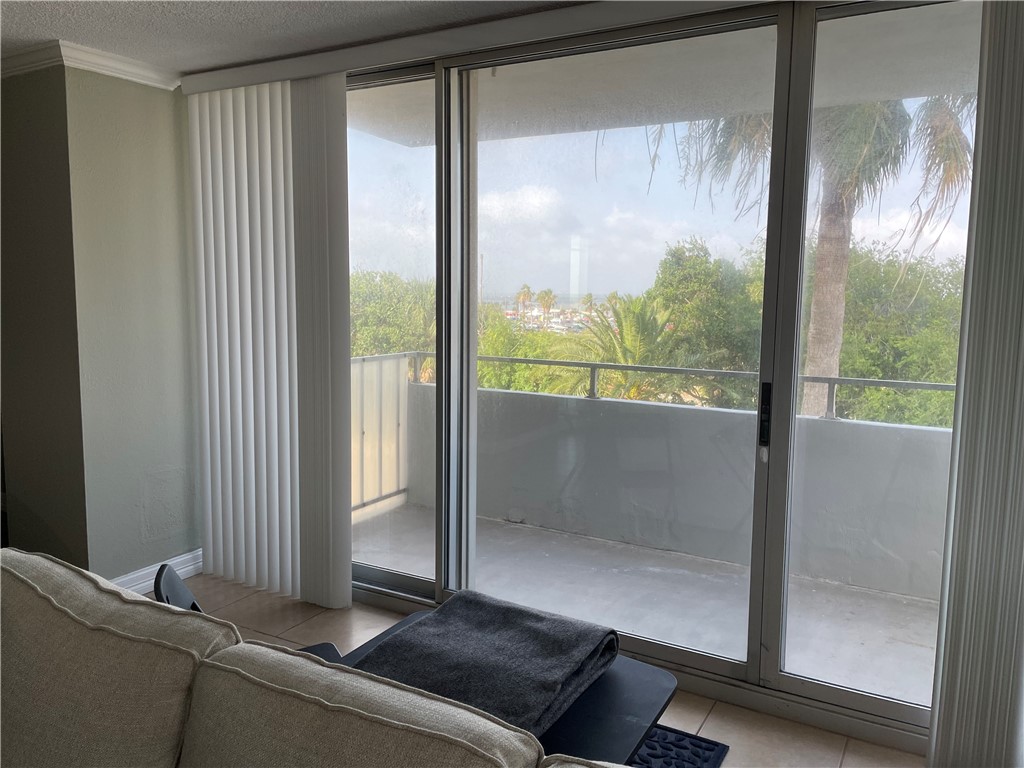 715 S Upper Broadway St 202 Property Photo 22