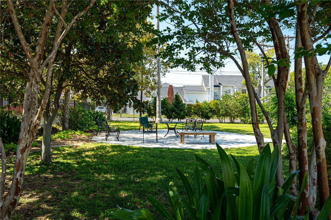 715 S Upper Broadway St 202 Property Photo 25