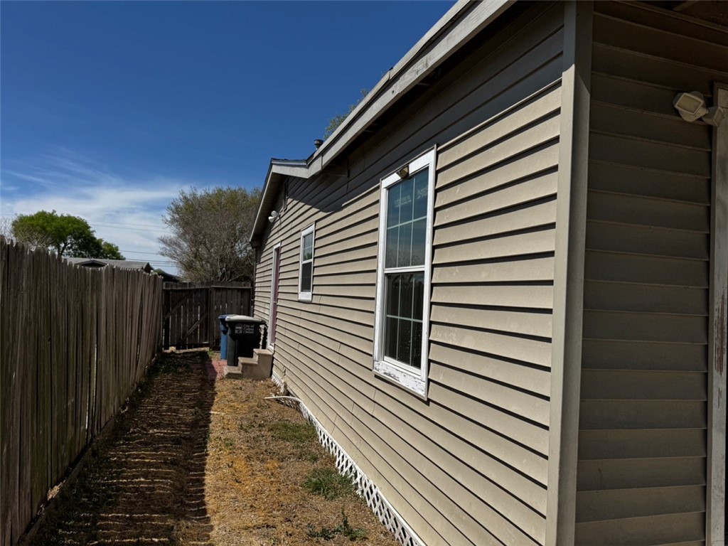 5314 Navarro St Property Photo 2