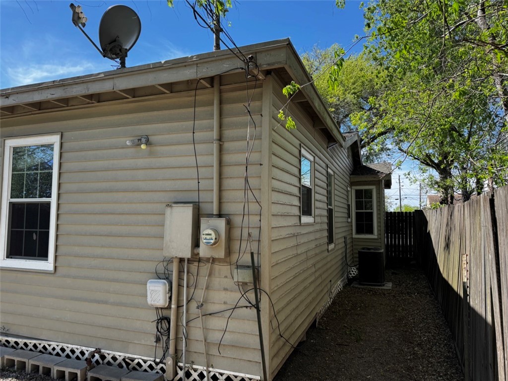 5314 Navarro St Property Photo 4