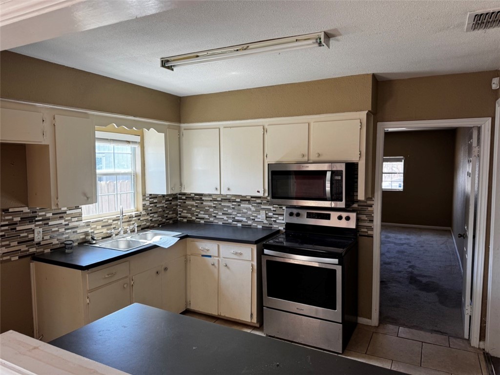 5314 Navarro St Property Photo 5