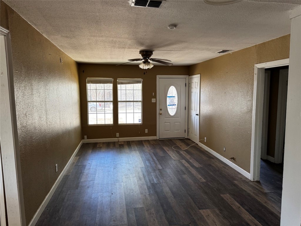 5314 Navarro St Property Photo 7