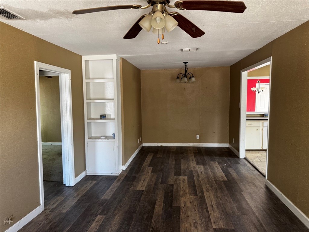 5314 Navarro St Property Photo 8