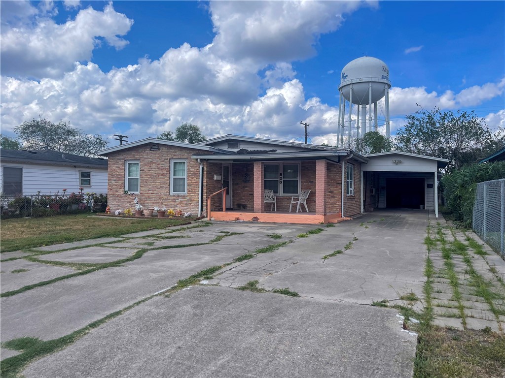 826 E Lott Ave Property Photo 2