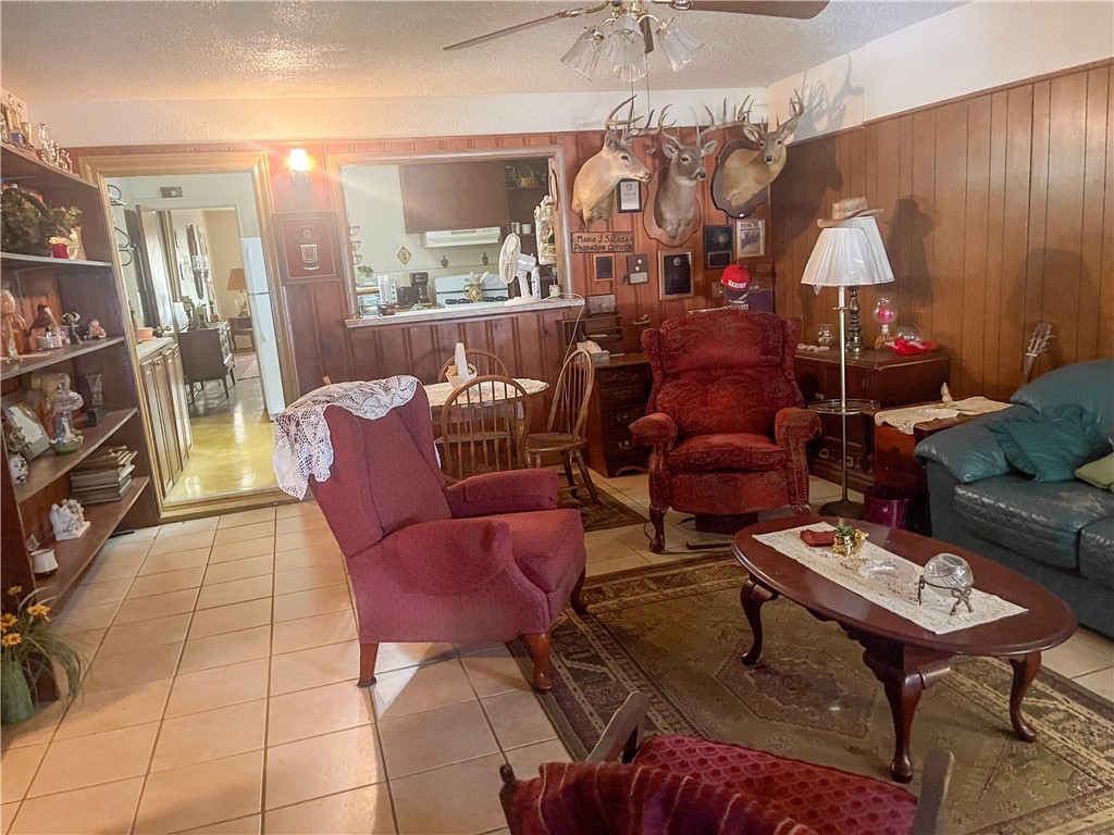 826 E Lott Ave Property Photo 8