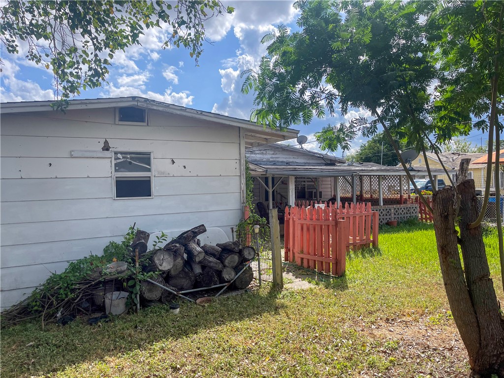 826 E Lott Ave Property Photo 20