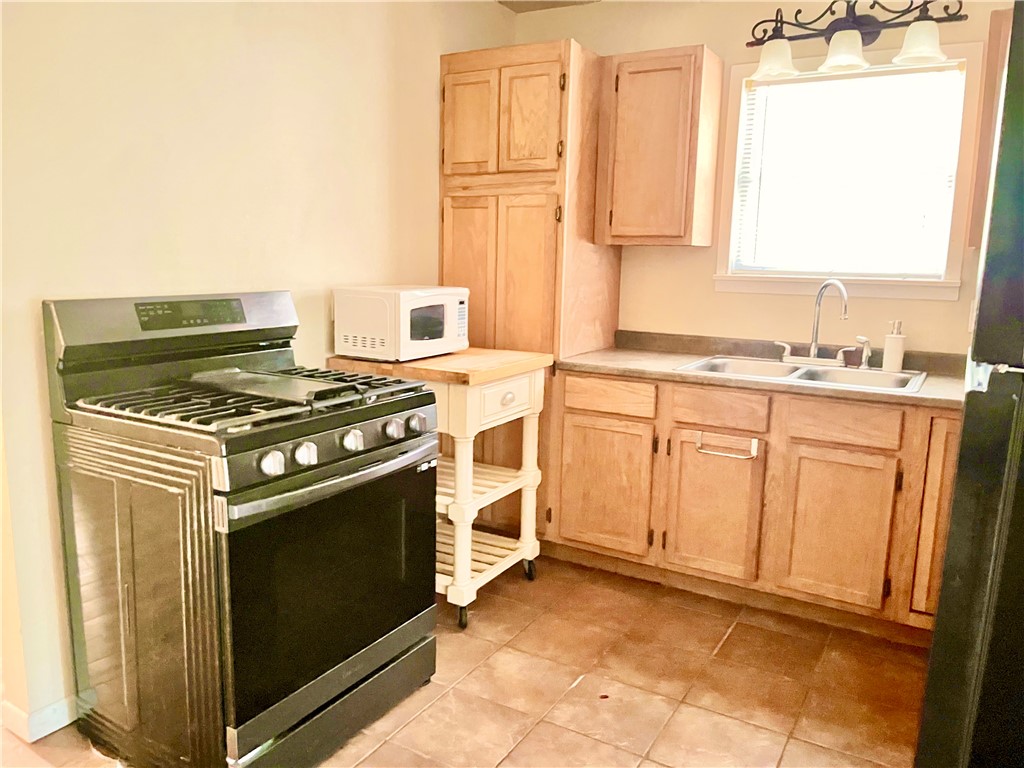 813 N Houston St Property Photo 3