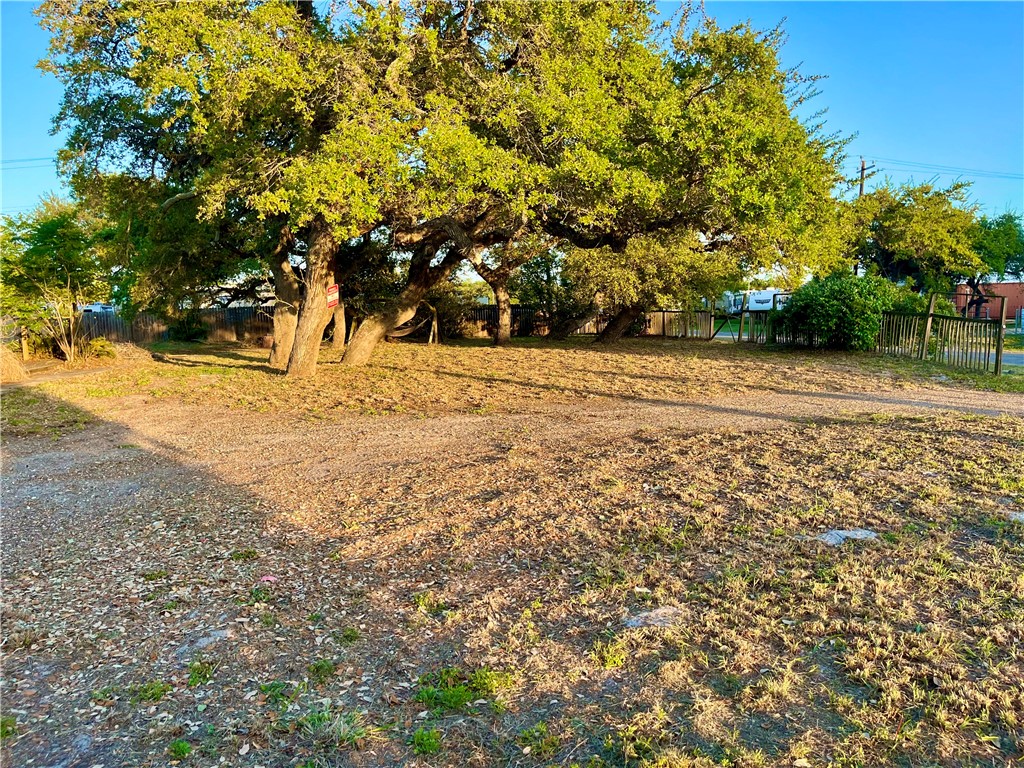 813 N Houston St Property Photo 13