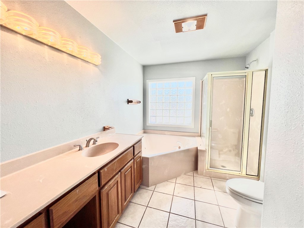 7921 Etienne Dr Property Photo 26