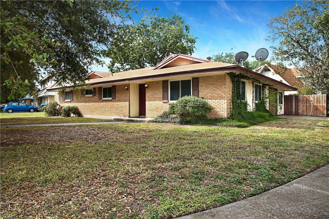 1123 Orion Dr Property Photo 2