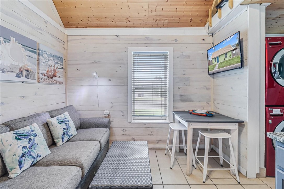 134 N Alister St 2 Property Photo 4