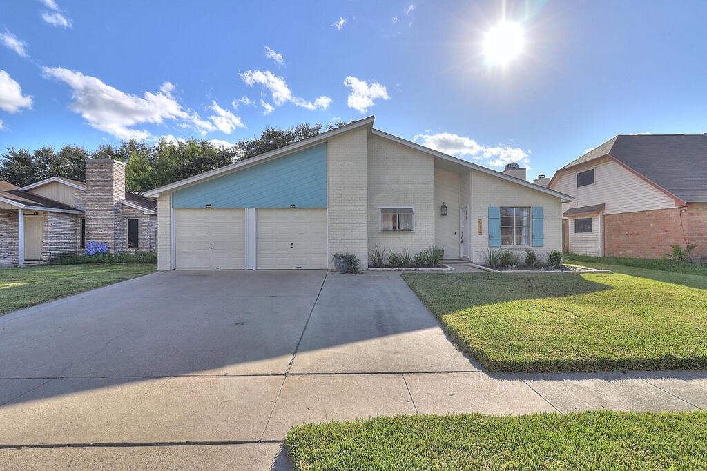 913 Saint Timothy St Property Photo 1