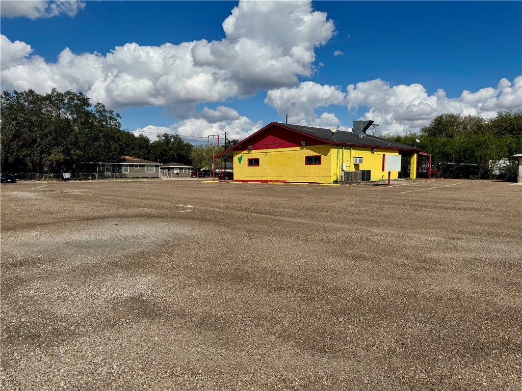 200 Cecilia St Property Photo 3