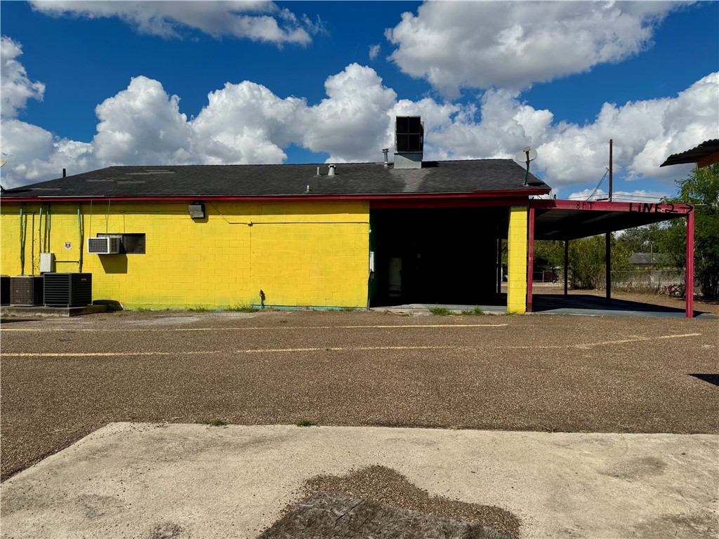 200 Cecilia St Property Photo 4